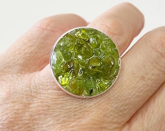 Green gemstone adjustable ring 25mm, Round adjustable peridot chips ring, Green ring, Everyday jewelry, Green gemstone ring, Gift for her