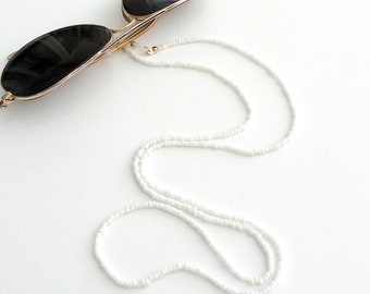 Beaded sunglasses chain, Eyewear holder, Sunglasses necklace, White beaded glasses holder, Sunglasses white strap, Eyeglasses beaded cord
