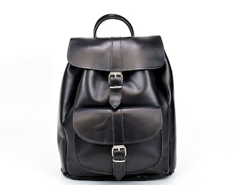 Μαύρο δερμάτινο σακίδιο / Black leather backpack