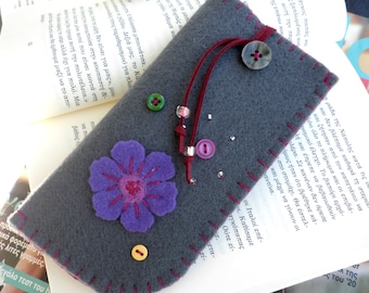 Grey felt eyeglass case - Mother's day gift- Flower eyeglass case - Grey felt case-Eyeglass felt case-Grey case purple flower and buttons