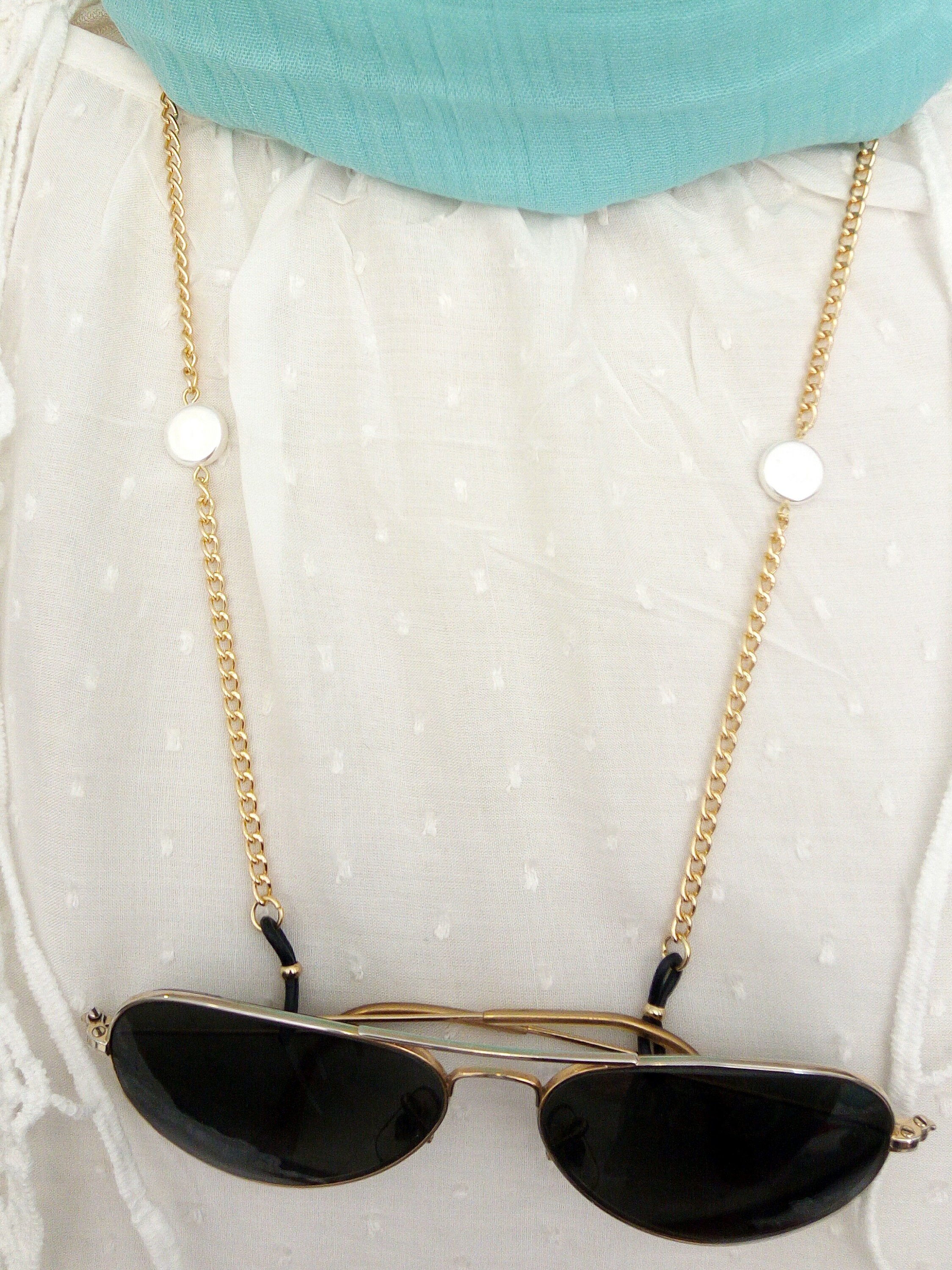 Sunglasses gold chain with faux pearls /Επίχρυση αλυσίδα για γυαλιά με πέρλες