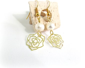 Wedding pearl earrings, Gold flower earrings with pearls, Freshwater pearl earrings, Bridal earrings, Filigree gold flower, Elegant earrings