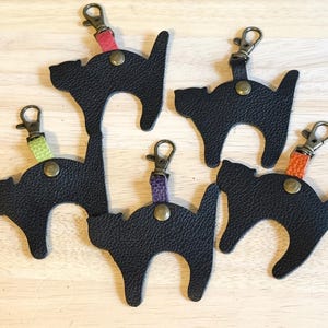 Pebbled Black Cat Flair Portland Leather Goods Halloween Zipper Pull Keychain