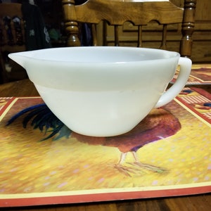 Fire King Batter Bowl, Fire King Blue and Gold Leaf Milk Glass Mixing Bowl, Glass  Batter Bowl W Handle and Pouring Spout, VTG Anchor Hocking -  Norway