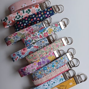 Handmade Fabric Wristlet Keychain, Key Fob Wristlet, Keychain Wristlet Lanyard, Modern Boho Wristlet Keychain, Floral Keychain, Car Keychain