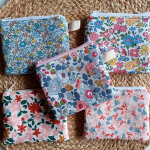 Kleiner Blumen-Reißverschluss-Münzbeutel, handgefertigte Stoff-Brieftasche, kompakte Geldbörse, Minimalistischer Kartenhalter, Geschenk für sie, Reisebeutel