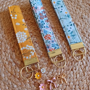 Personalized charm keychain with initial,Wrist Keychain Lanyard,Custom Lanyard,Key Fob Wristlet,Car Key Holder,Key Fob Wristlet-Customizable