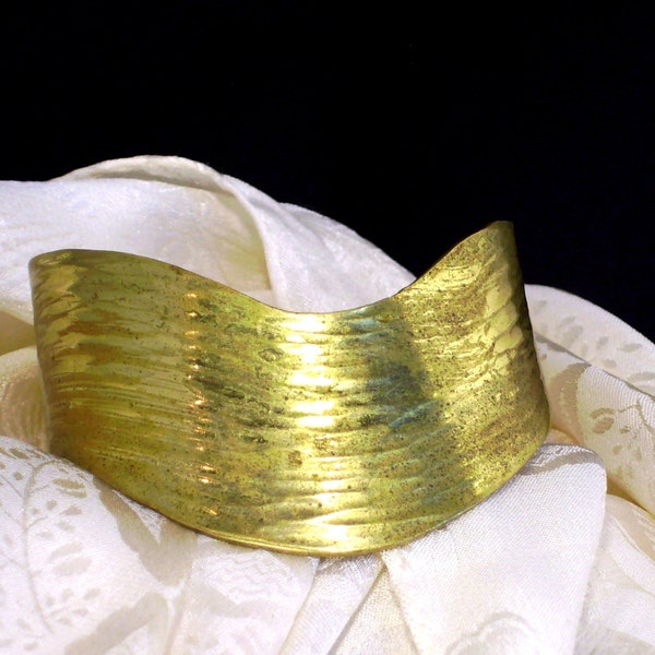 Vintage Brass Cuff Bracelet Modern Wave Flowing Pattern Unique Artsy Tribal Egyptian Revival Small Handmade Birthday Christmas Gifts for Her