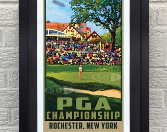 Può includere: Un poster in stile vintage che pubblicizza il PGA Championship 2023 all'Oak Hill Country Club di Rochester, New York. Il poster presenta un campo da golf verde con un golfista in primo piano e una folla di spettatori sullo sfondo. Il testo "PGA Championship" è in bella mostra in verde e oro.