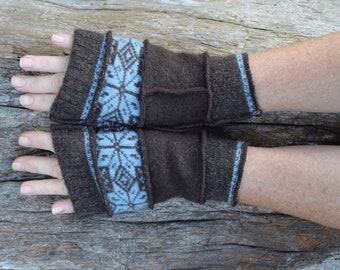 Beautiful nordic patterned wristwarmers in wool and wool acrylic blend, milk chocolate brown and baby blue, holiday gift for her