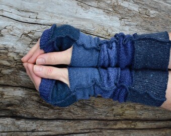 Magnifiques manchettes bleues fabriquées à partir de pulls recyclés en laine, laine mérinos, laine d'agneau et mélange laine/acrylique