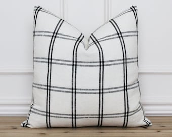 Housse de coussin à carreaux blanche et noire • Housse de coussin style campagnard • Housse de coussin moderne • Coussin décoratif • Coussin lombaire | Mathilde