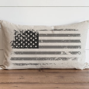 Distressed US Flag 16 x 26 Kissenbezug / Sommer / Alltag / 4. Juli / Unabhängigkeitstag / Patriotisch / Geschenk