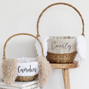 Personalisierte Ostern Korb Liner mit handgemachten Bunny Ohren und Schwanz | Benutzerdefinierte Name Korb Liner | Osterkorbeinlage für Baby Mädchen und Jungen