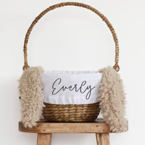 Personalisierte Sherpa Bunny Ear Osterkorb Liner | Benutzerdefinierte Kinder Korb Liner | Ostern Korb Liner für Baby Junge oder Mädchen | Erinnerungsgeschenk