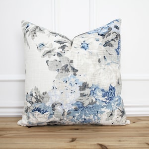 Blauer Blumen Kissenbezug • Blumen Kissen • 20x20 Dekokissen • Leinen Kissenbezug • Designerkissen • Dekoratives Kissen || Tatum
