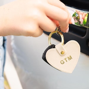 Personalized gift for her monogram keychain heart leather heart embossed keyring with initial monogrammed key chain for new home gift car