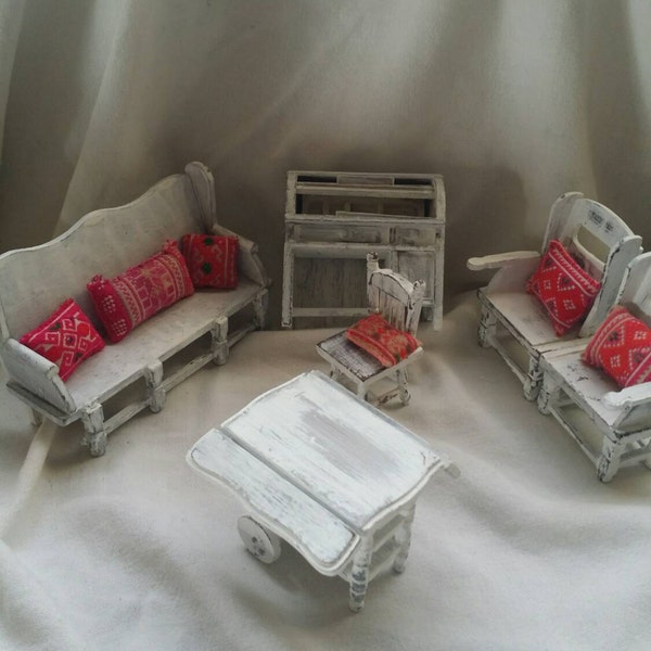 5 piece miniature set, miniatures lot, dollhouse miniature lot, dollhouse miniatures, dollhouse furniture, miniature doll furniture, dolls