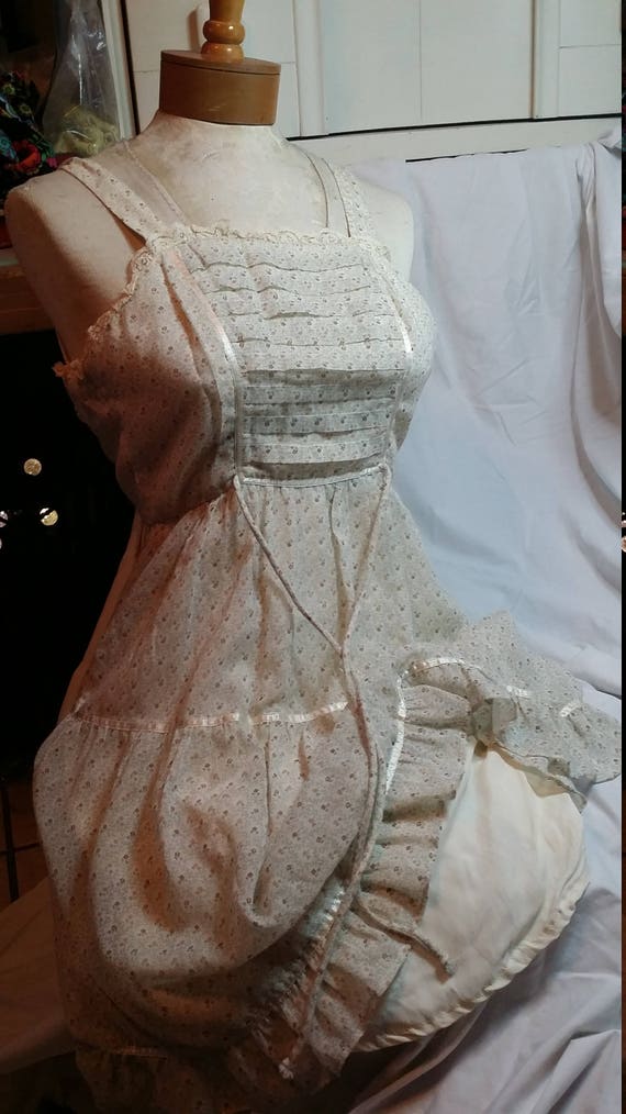 Dress. Short. Beige. Wedding. Country. Baby doll.