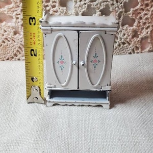 Dollhouse Miniature Dresser Desk Hutch White Metal Vintage Furniture Furnishings Diorama Display Accessories Country