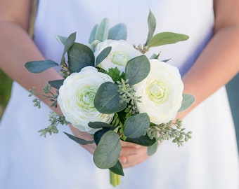 small bridal bouquet
