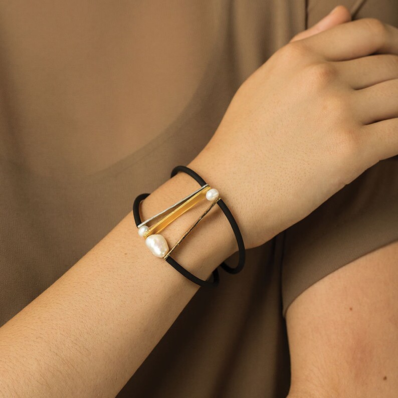 Minimalist bracelet in PVC and freshwater pearls Handmade in Canada Effie