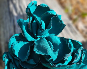 Ready-made emerald green fabric iris flower.Sew on,stitch on,embellish,hat millinery supplies,shoulder brooch,accessory,hand sculptured,DIY