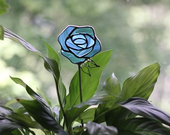 Fleur de vitrail de décor de rose bleue, idée de cadeau de fête des mères, ornement floral d'argent, attrape-soleil faits à la main, idées d'intérieur de maison