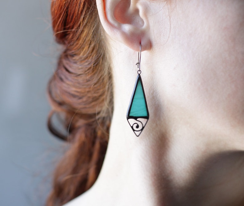 Turquoise blauwe glas-in-lood oorbellen, eenvoudige mooie lange, heldere delicate oorbellen, geometrische sieraden, zomerkleuren afbeelding 1