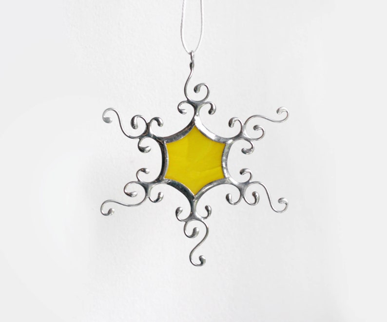 Colorful Stained Glass Snowflakes, Silver Snowflake Decoration, Winter Ornaments, Christmas Tree Ornaments, Winter Wedding Decor Giallo