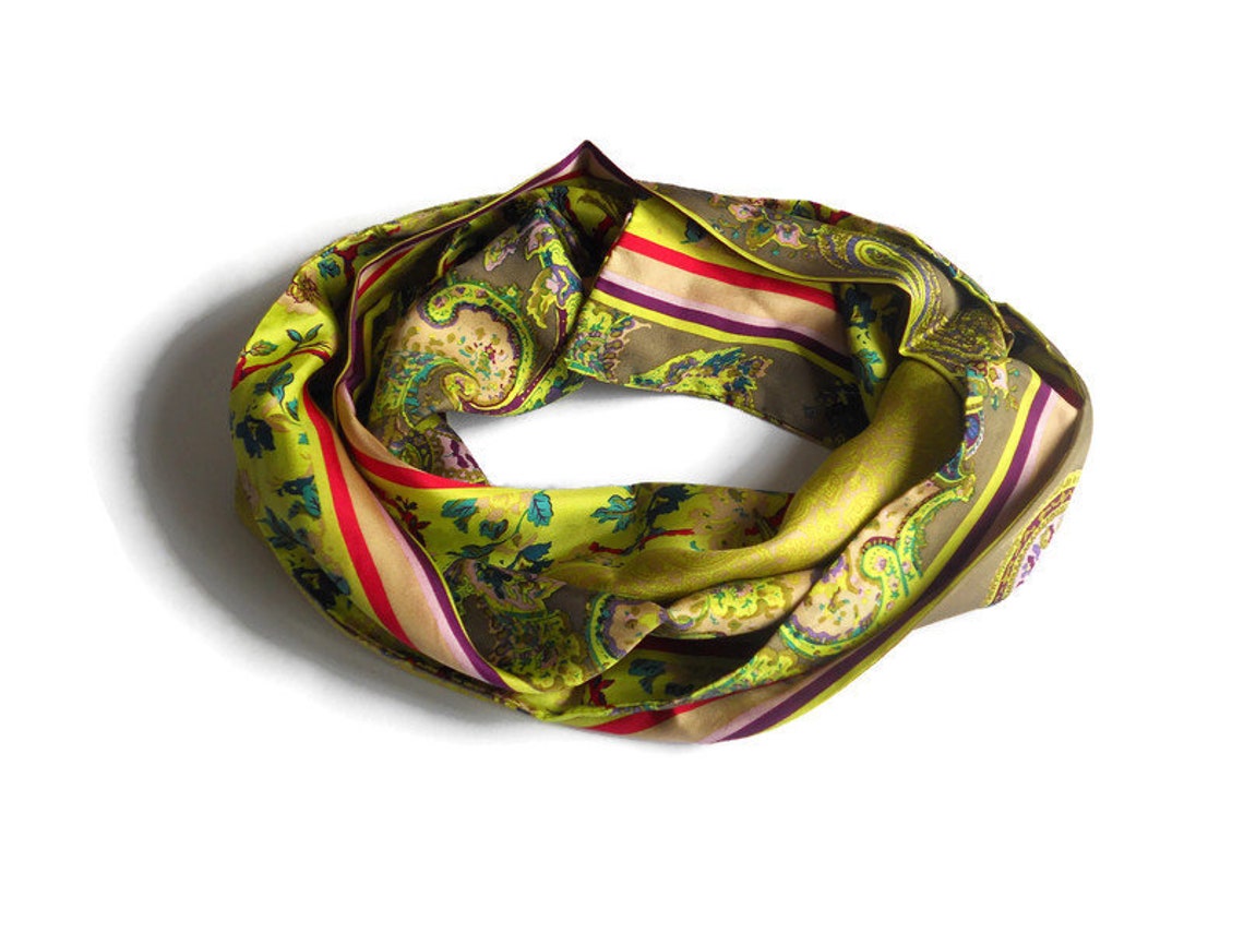 yellow green silk scarf vintage, Paisley print two sided neck scarf, foto 4 di 5