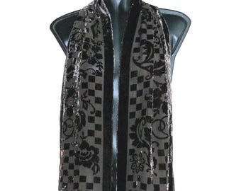Bufanda vintage de terciopelo de seda marrón de diseñadores italianos para mujer.