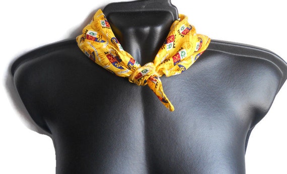Small square silk neck scarf ,vintage yellow prin… - image 7