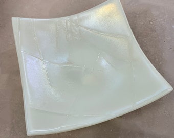 Cream Iridescent plate