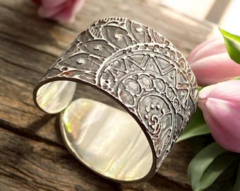 Anillo de plata esterlina grabado a mano: joyería bohemia ajustable