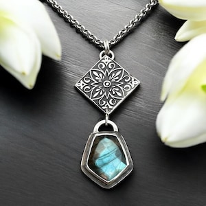 Blue Labradorite Statement Necklace in Sterling Silver with Etched Flower Design – Handcrafted Gemstone Jewelry Gift