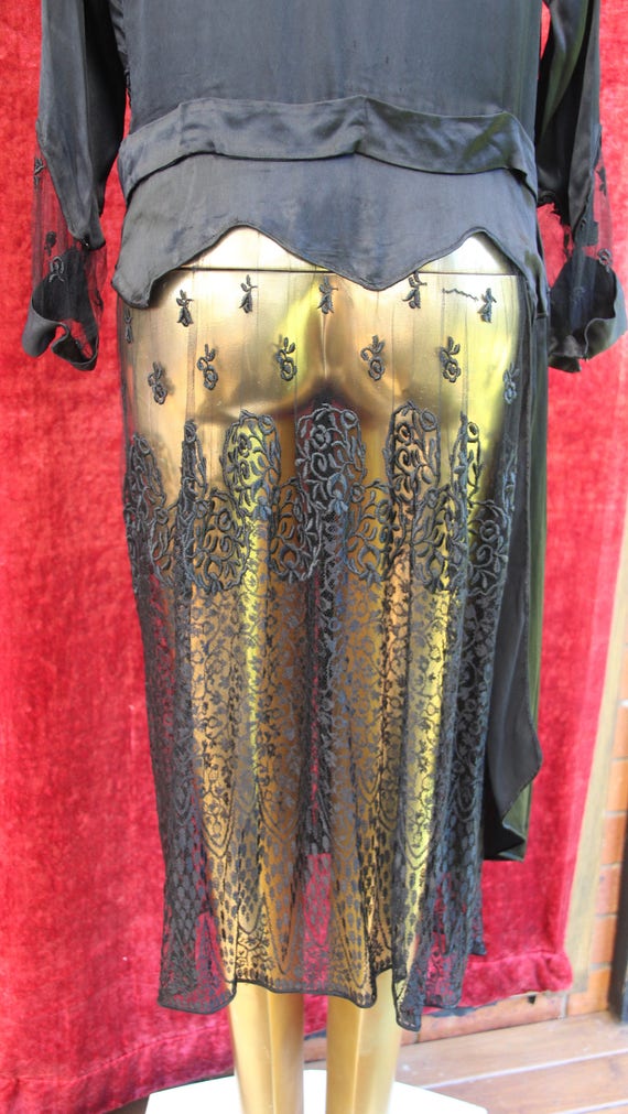 Exquisite Elegant Black Silk and Lace 20s Dress - image 9