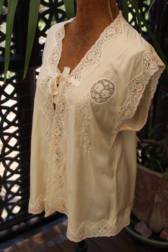 Sweet Vintage Bed Jacket or Blouse
