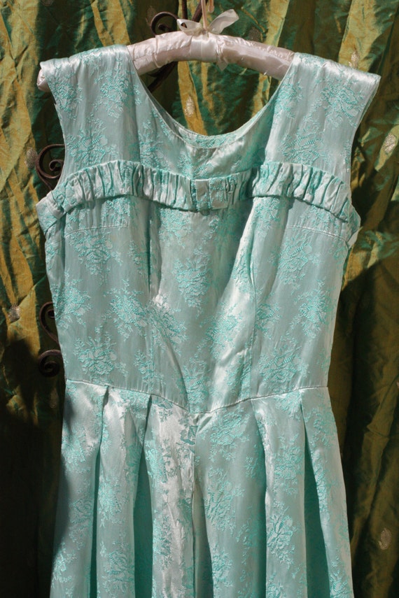 Stunning 1950s Vintage Aqua green seafoam satin br