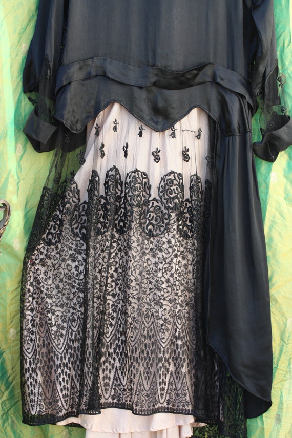 Exquisite Elegant Black Silk and Lace 20s Dress - image 6