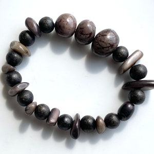 Women&#39;s Grey and Black Beaded Bracelet of Natural Materials - Wood & Tagua Nut