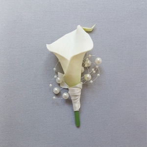 White Calla Lily Boutonniere, Faux Pearl Boutonniere, Calla Lily Wedding Boutonniere, White Wedding, Pearl Wedding