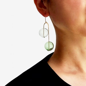 BALANCING ACT NO. 2_GR | clear earrings, circle earrings, minimal earrings, mobile earrings, modern jewelry, sphere earrings, green |