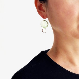 CIRCLE DROP EARRINGS_GR clear earrings, circle earrings, minimal earrings, gold, modern jewelry, sphere earrings, green earrings image 2