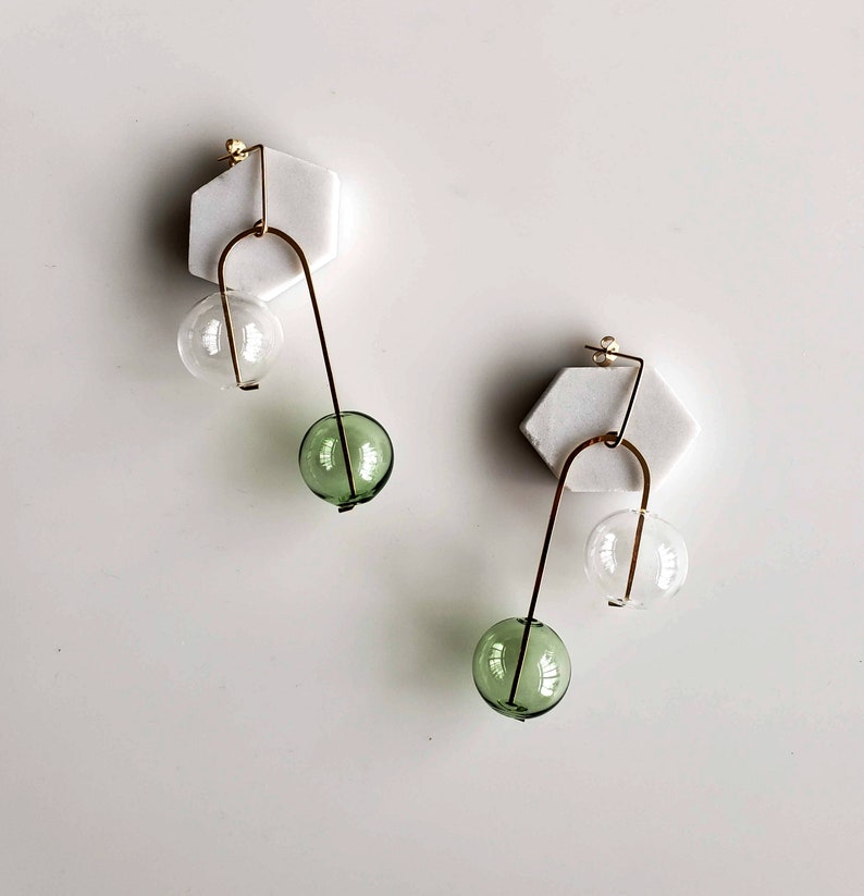 BALANCING ACT NO. 2_GR clear earrings, circle earrings, minimal earrings, mobile earrings, modern jewelry, sphere earrings, green image 3