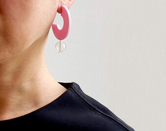 ÖPPNINGSRINGAR PK | rosa örhängen, cirkulära örhängen, minimalistiska örhängen, guld, moderna smycken, sfärörhängen, ögleörhängen |