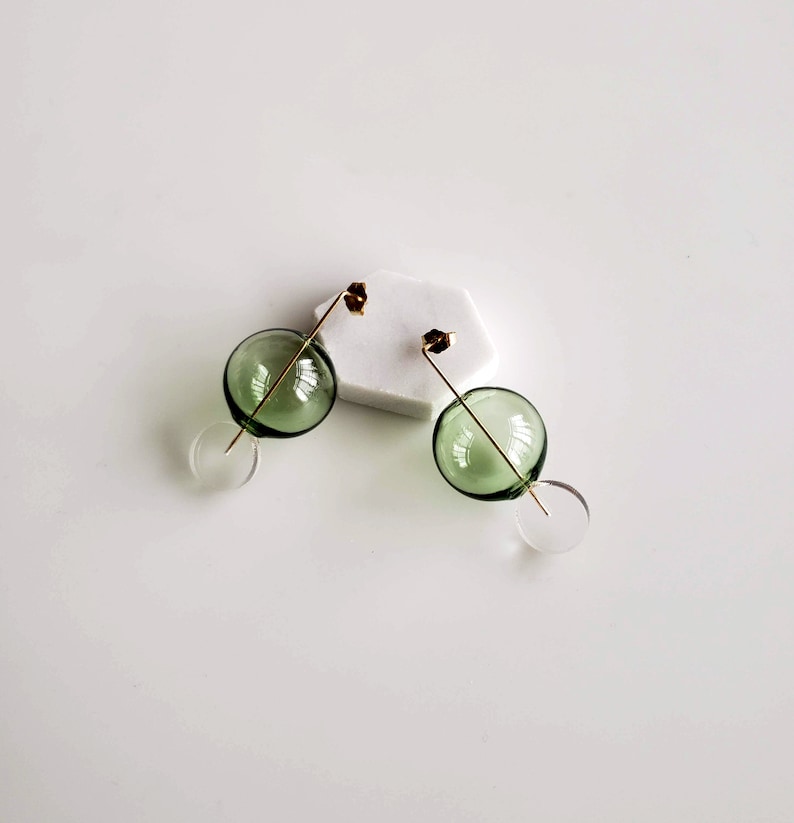 CIRCLE DROP EARRINGS_GR clear earrings, circle earrings, minimal earrings, gold, modern jewelry, sphere earrings, green earrings image 3