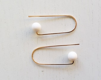 CURVE_W | white earrings, gold earrings, loop earrings, minimalist, modern jewelry, shpere earrings, dangle earrings, circle earrings |