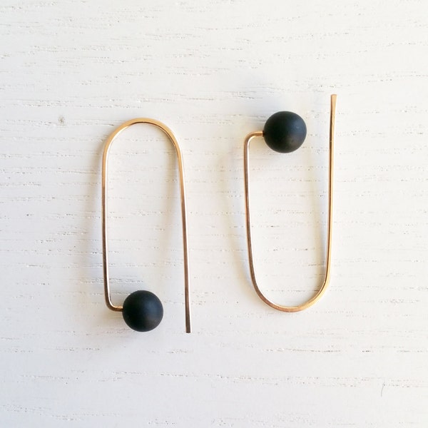 CURVE_B | black earrings, gold earrings, loop earrings, minimalist, modern jewelry, hook earrings, dangle earrings, circle earrings |