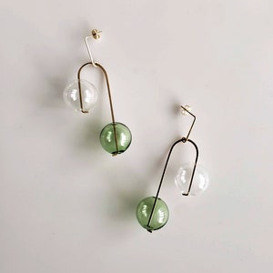 BALANCING ACT NO. 2_GR clear earrings, circle earrings, minimal earrings, mobile earrings, modern jewelry, sphere earrings, green image 2